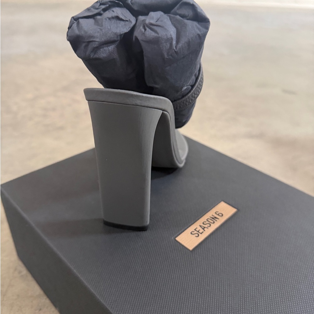 Yeezy Season 6 Rubberized Sandals. Size 40.5 NEW KW5220.159 - Picture 3 of 8